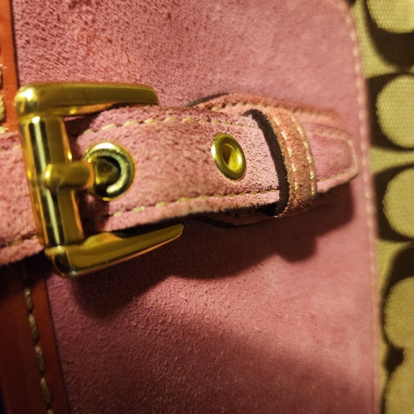 GUC Coach Signature Canvas Shoulder Bag - Picture 12 of 16